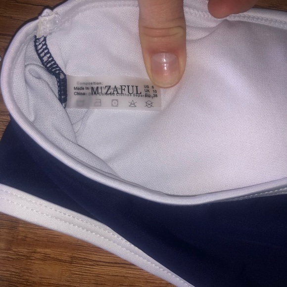 Bikini - Picture 4 of 5